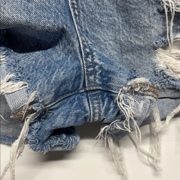 ✨American Eagle Outfitters Light Blue Distressed Denim Shorts Size 4 - Picture 7 of 12